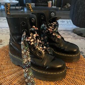 Dr Martens Women’s Molly Platform Boot size 10